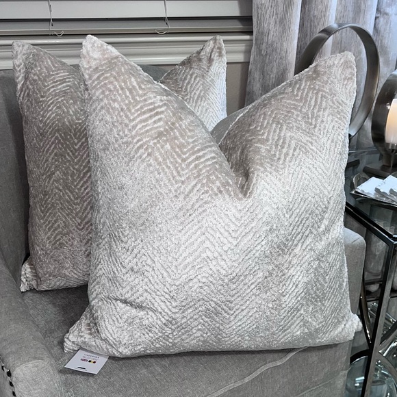 1-CALDEIRA CUT VELVET DESIGN DECORATIVE PILLOW (Read description for details) - Picture 1 of 17